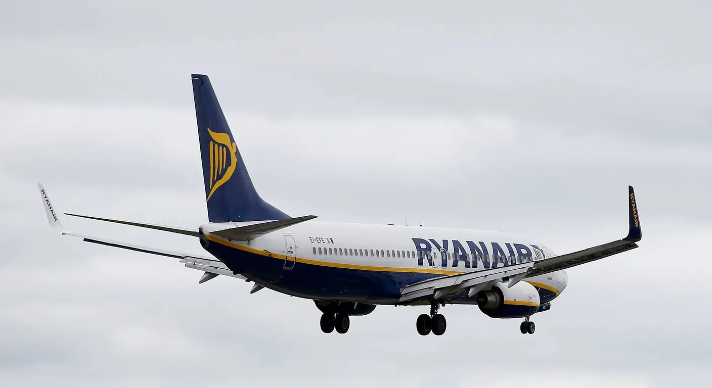Kαλαμάτα: Αεροσκάφος της Ryanair προσέκρουσε σε κιγκλίδωμα κατά την προσγείωσή του στο αεροδρόμιο