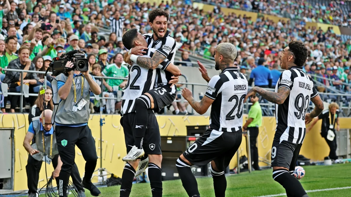 Παρί Σεν Ζερμέν – Μποταφόγκο: Άγρια επεισόδια οπαδών στις εξέδρες