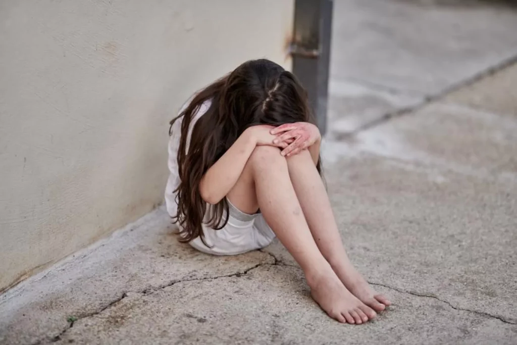 Φρίκη με βιασμό 12χρονης στη Βρετανία: Την απήγαγαν, την νάρκωσαν και τη βίαζαν για 3 ημέρες