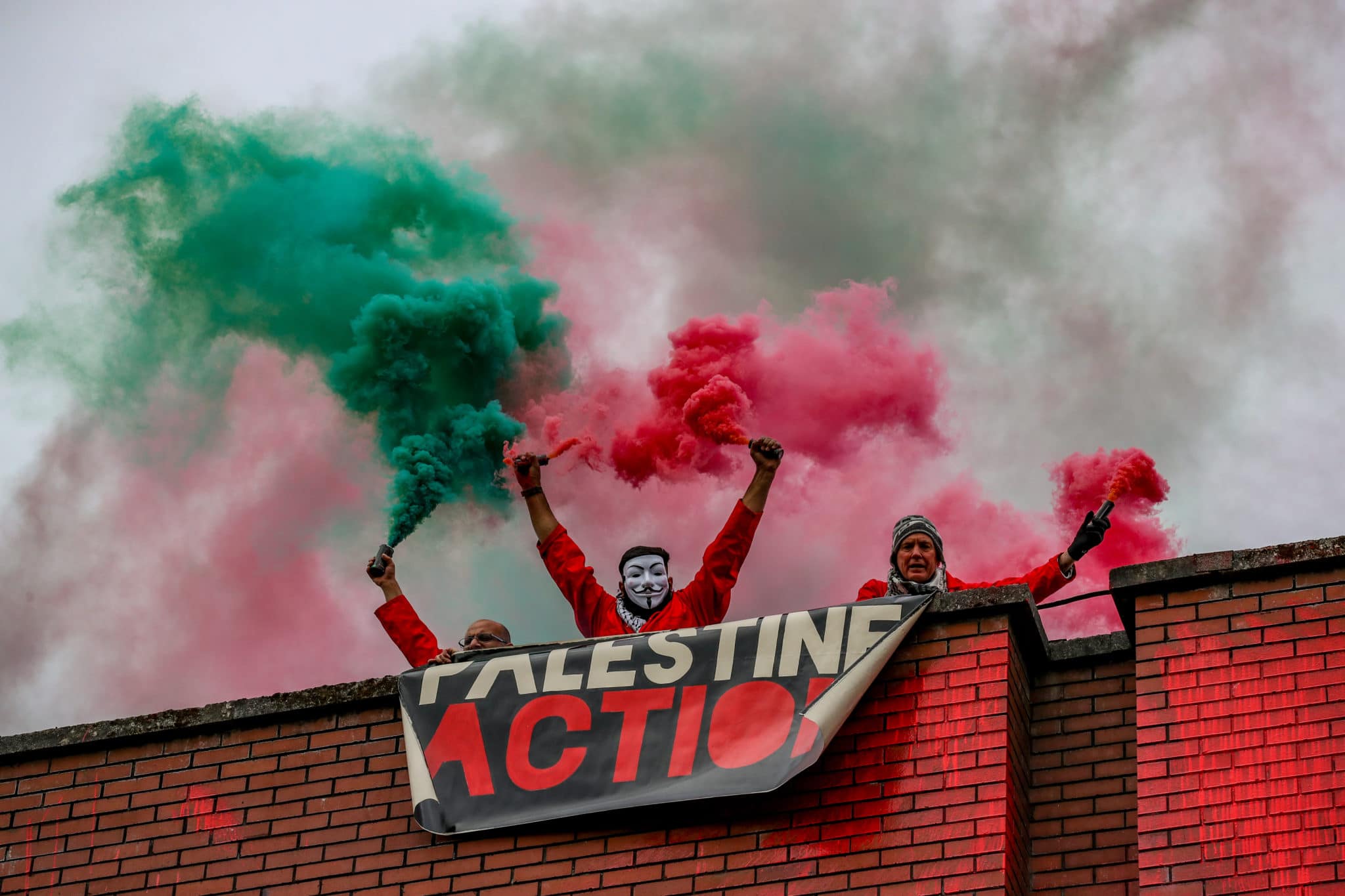 Βίντεο: Μέλη φιλοπαλαιστινιακής οργάνωσης εισέβαλαν σε βρετανική αεροπορική βάση και βανδάλισαν δύο αεροσκάφη