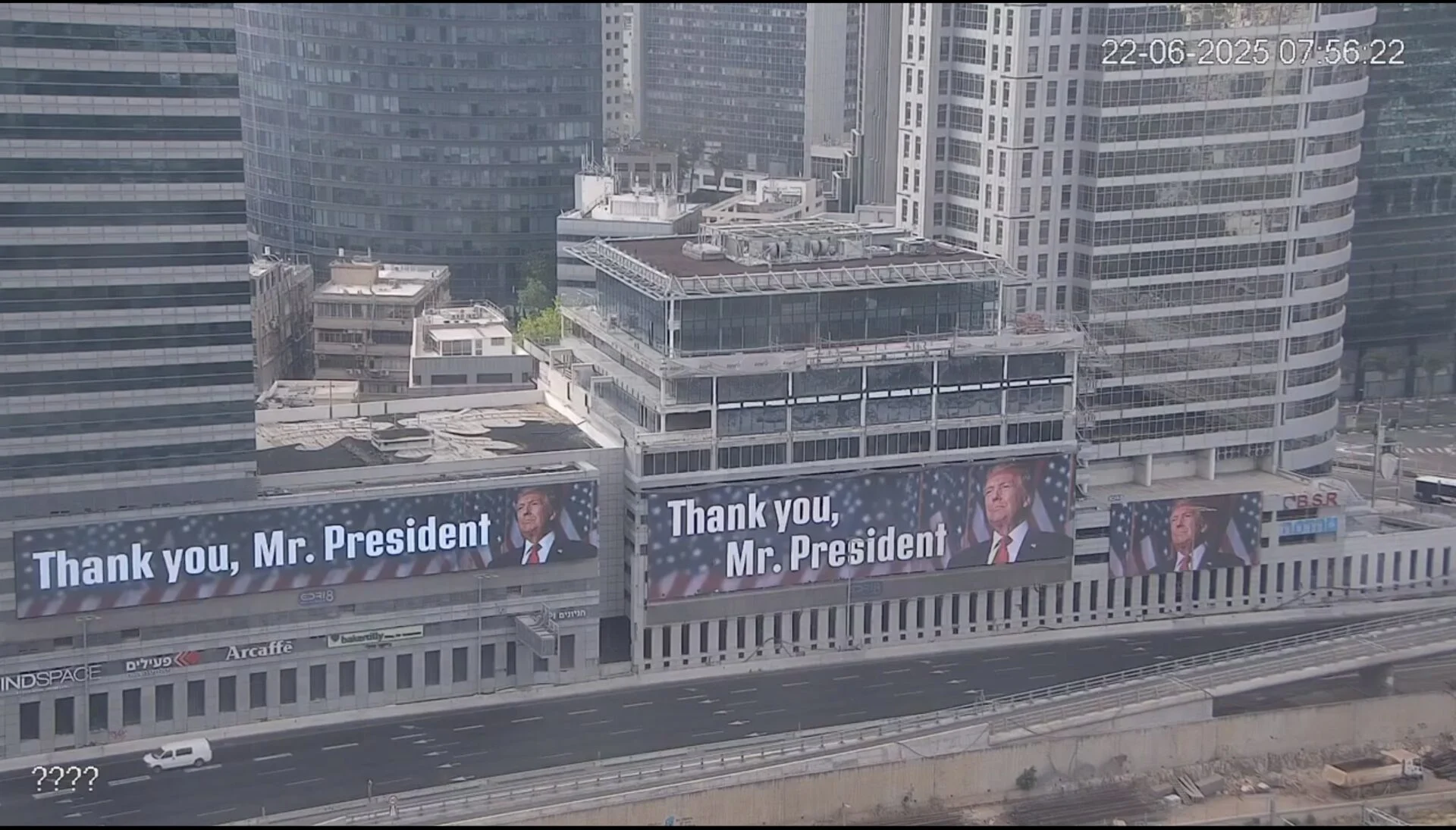 «Ευχαριστούμε κ. πρόεδρε»: Τεράστιες αφίσες του Τραμπ σε λεωφόρο του Τελ Αβίβ