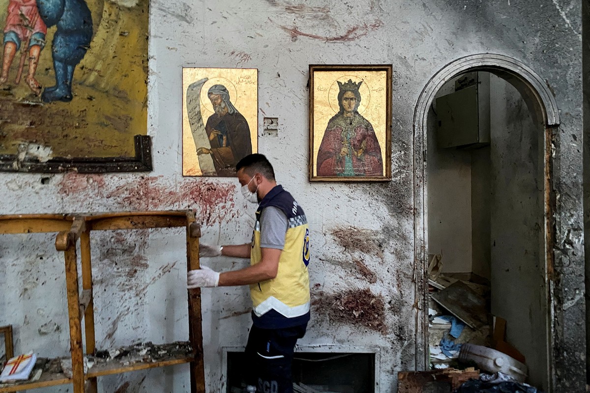 Eπίθεση σε εκκλησία στη Δαμασκό: Συγκλονίζουν οι μαρτυρίες Ελλήνων – «Ήταν σαν να έσκασε η κόλαση μέσα στον ναό»