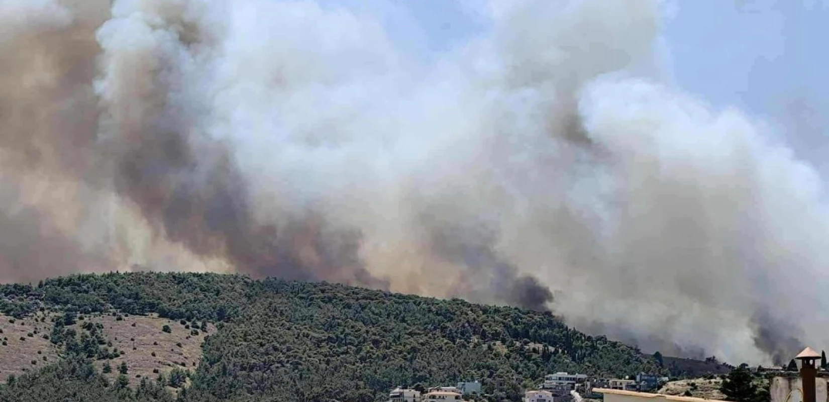 Φωτιά σε εξέλιξη στη Χίο – Έστειλαν για εκκένωση 16 περιοχών (upd)