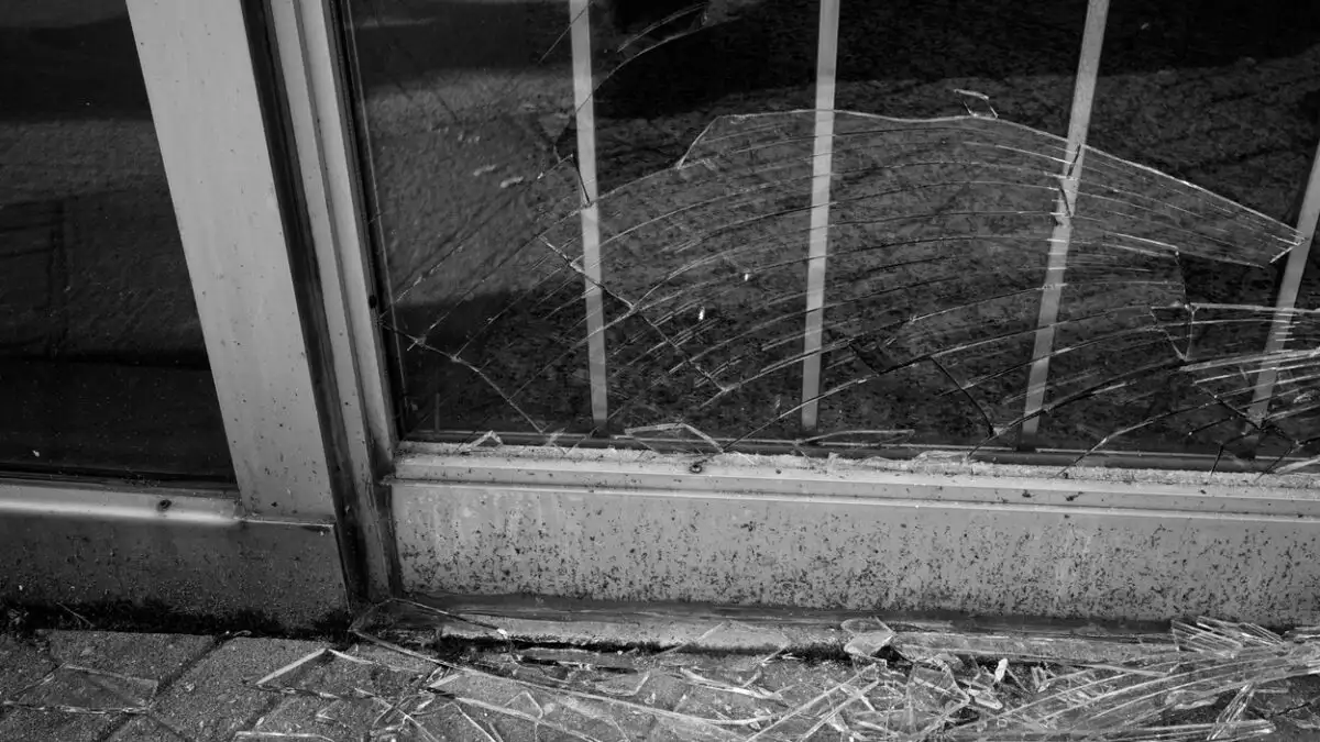 Άγρια επίθεση σε ξενοδοχείο στην Εύβοια – Τέσσερις νεαροί ξυλοκόπησαν τον ιδιοκτήτη