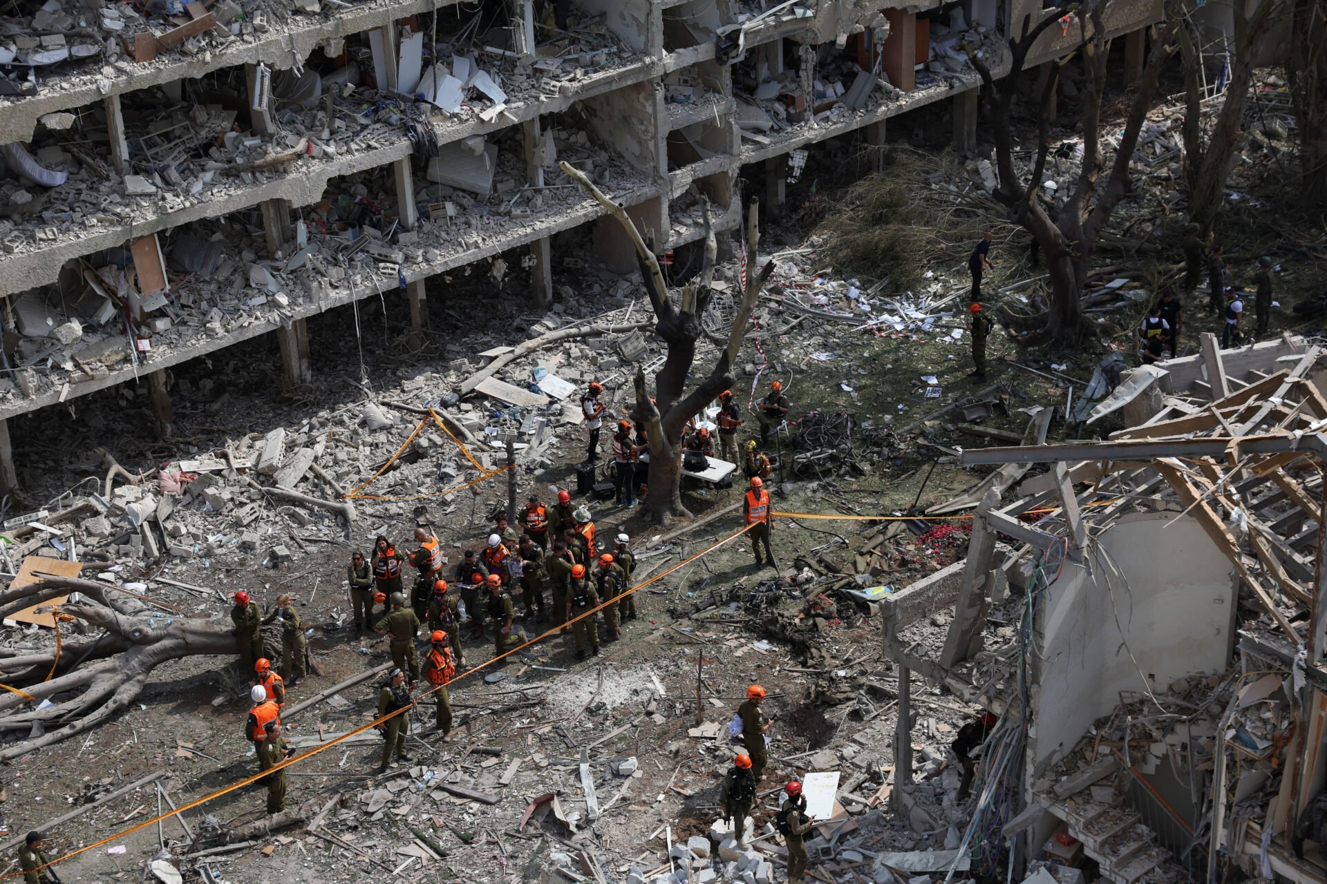 Η πρώτη αντίδραση του Ιράν: Εκτόξευση βαλλιστικών πυραύλων κατά του Ισραήλ – Για πρώτη φορά χτύπημα με τον KHYBER-4