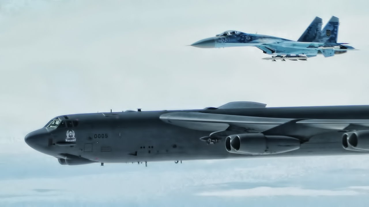 Ρωσικό Su-27 αναχαιτίζει αμερικανικό Β-52H στη Μαύρη Θάλασσα