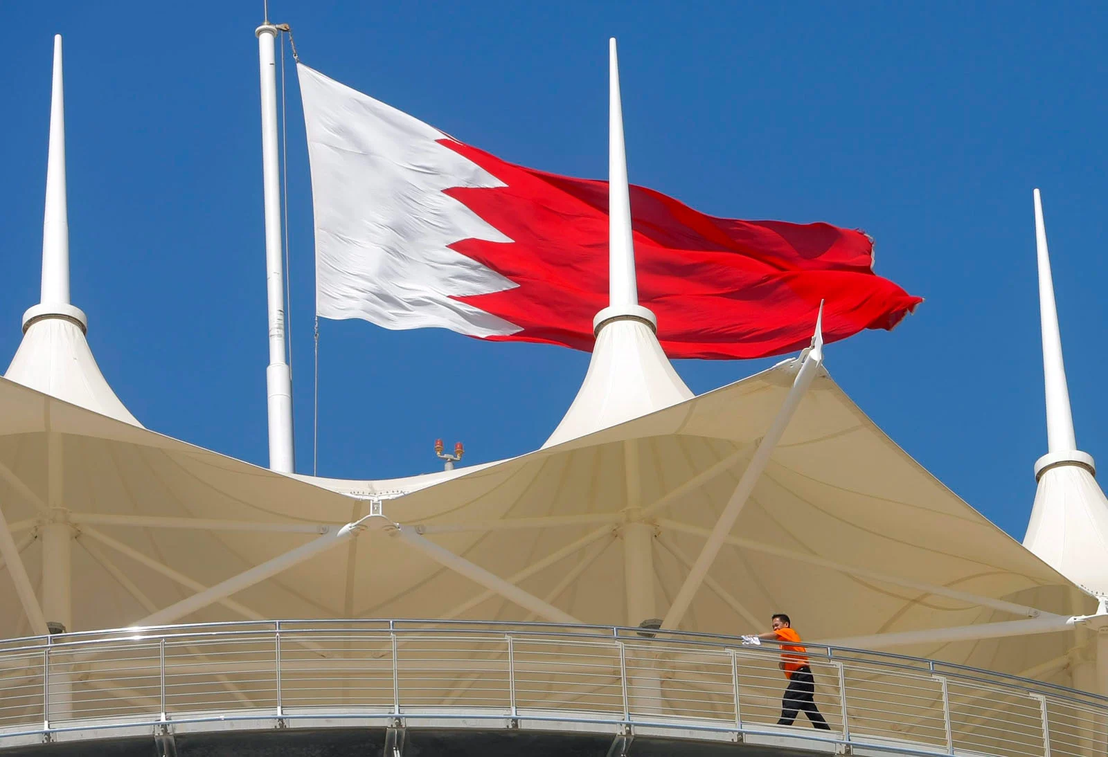 Μπαχρέιν: Προειδοποιεί τους οδηγούς να αποφεύγουν τους κεντρικούς δρόμους μετά τις επιθέσεις των ΗΠΑ στο Ιράν