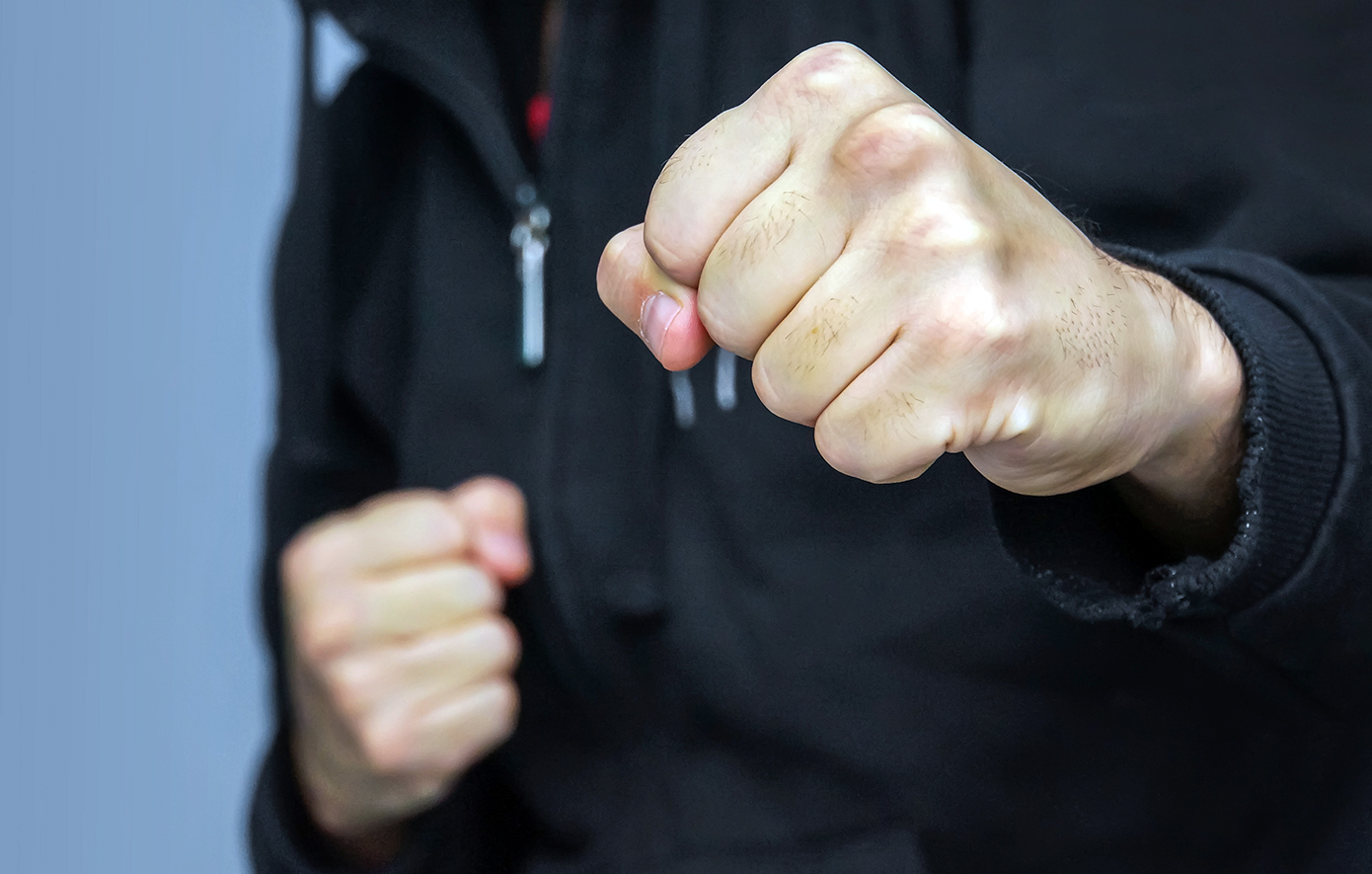 Άγριος ξυλοδαρμός 61χρονου από παρέα νεαρών στη Λάρισα: Τον χτυπούσαν με ξύλο και γροθιές