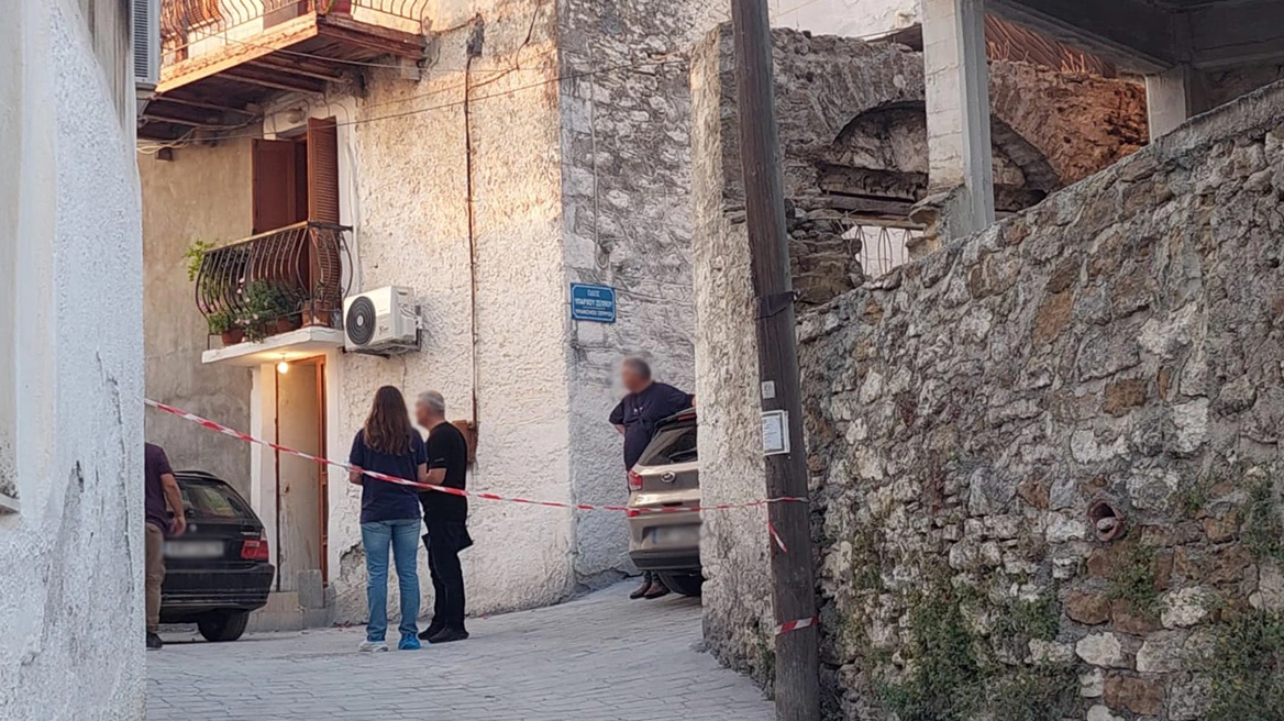 Μεσσηνία: Με ψαλίδι σκότωσε τους γονείς του ο 61χρονος – Τι αναφέρει η γειτόνισσα για τη διπλή δολοφονία