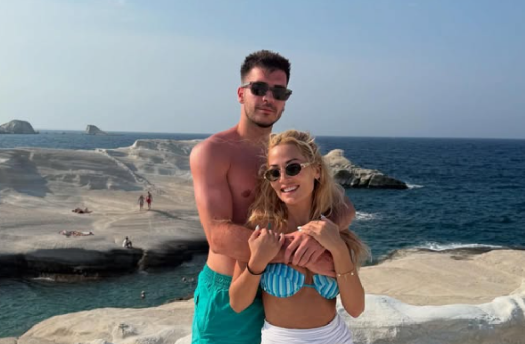 Φώτης Ιωαννίδης – Ελένη Βουλγαράκη: Διακοπές για το ζευγάρι στα νησιά του Αιγαίου – Δείτε φωτογραφίες