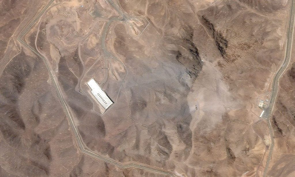 Fake βίντεο από δήθεν κτύπημα GBU-57 στο Φόρντο: Η τρύπα στο τέλος της έχει… λίμνη!