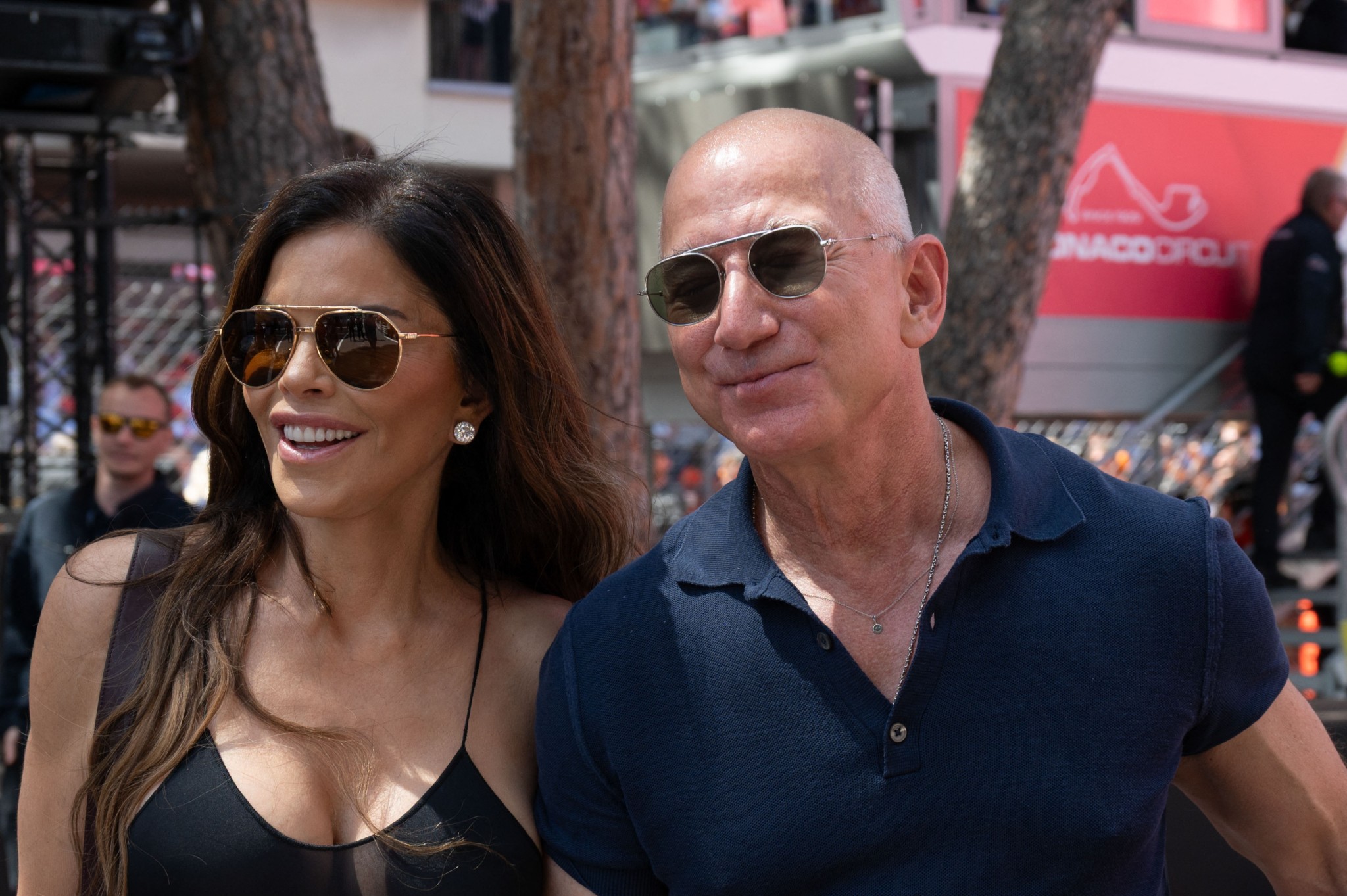 «Πάρε τα λεφτά σου και φύγε»: Ο γάμος Μπέζος–Σάντσεζ διχάζει τη Βενετία