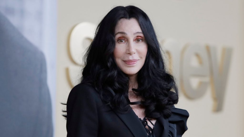 Εξιτήριο από το νοσοκομείο πήρε ο γιος της Σερ – Είχε βρεθεί λιπόθυμος στο σπίτι του από υπερβολική δόση ναρκωτικών