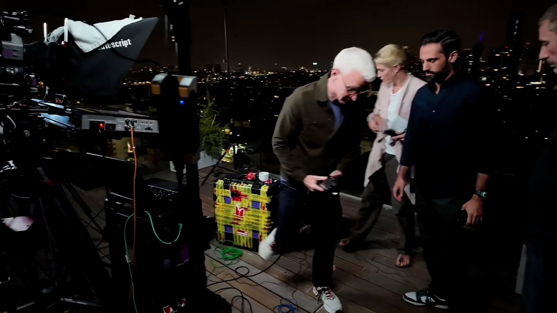 Α.Κούπερ: Η στιγμή που ο δημοσιογράφος του CNN τρέχει άρον άρον να κρυφτεί σε καταφύγιο στο Ισραήλ (βίντεο)