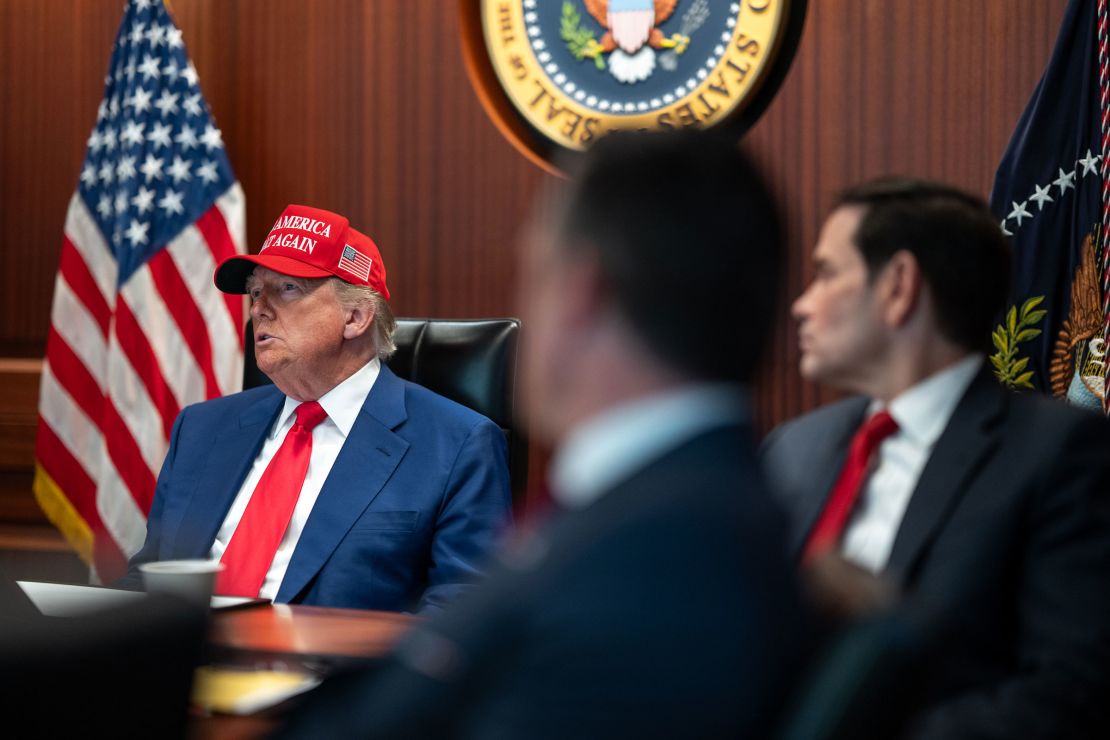 Ντόναλντ Τραμπ για το Ιράν: «Αν η σημερινή ηγεσία είναι ανίκανη, γιατί να μην υπάρξει αλλαγή;»