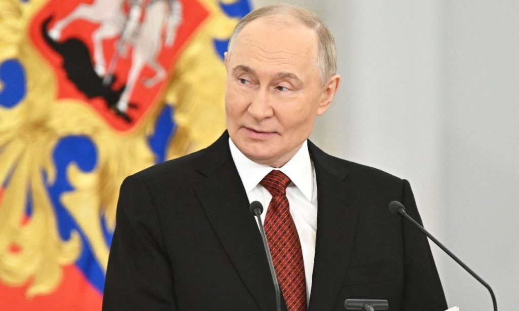 Β.Πούτιν: «Αυξάνουμε σημαντικά την παραγωγή των υπερηχητικών βαλλιστικών πυραύλων τύπου Oreshnik»