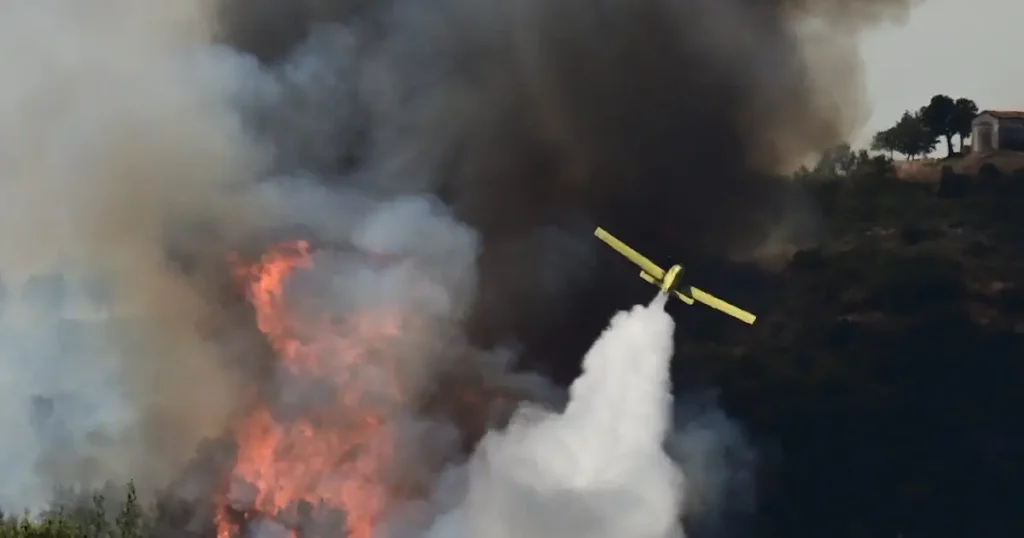Τεράστια πυρκαγιά στις Κάτω Ασίτες του Ηρακλείου: Ισχυρές δυνάμεις Πυροσβεστικής βρίσκονται στο σημείο (βίντεο)