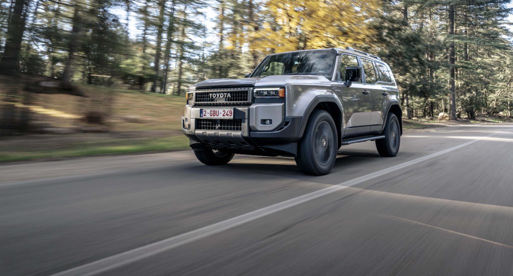 Το Τoyota Land Cruiser έγινε ήπια υβριδικό