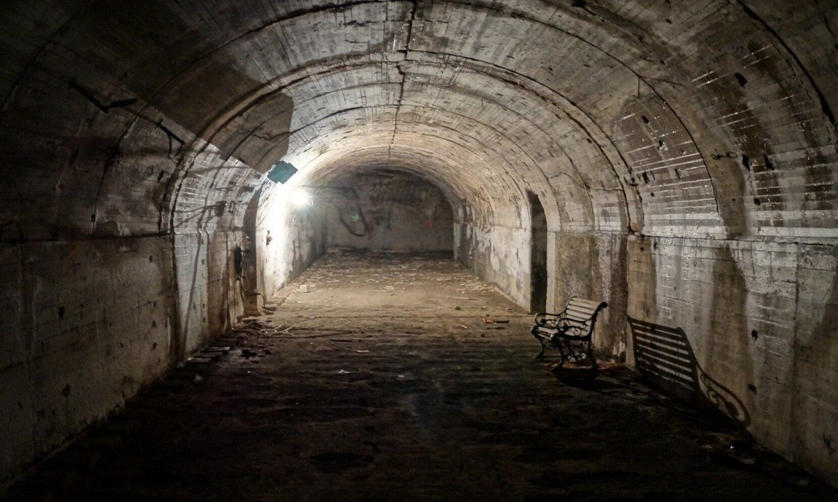 Αυξήθηκε η ζήτηση για κατασκευή καταφυγίων στην Ελλάδα: Πόσο πάει το… τετραγωνικό; – Προμήθειες σε νερό και τροφή