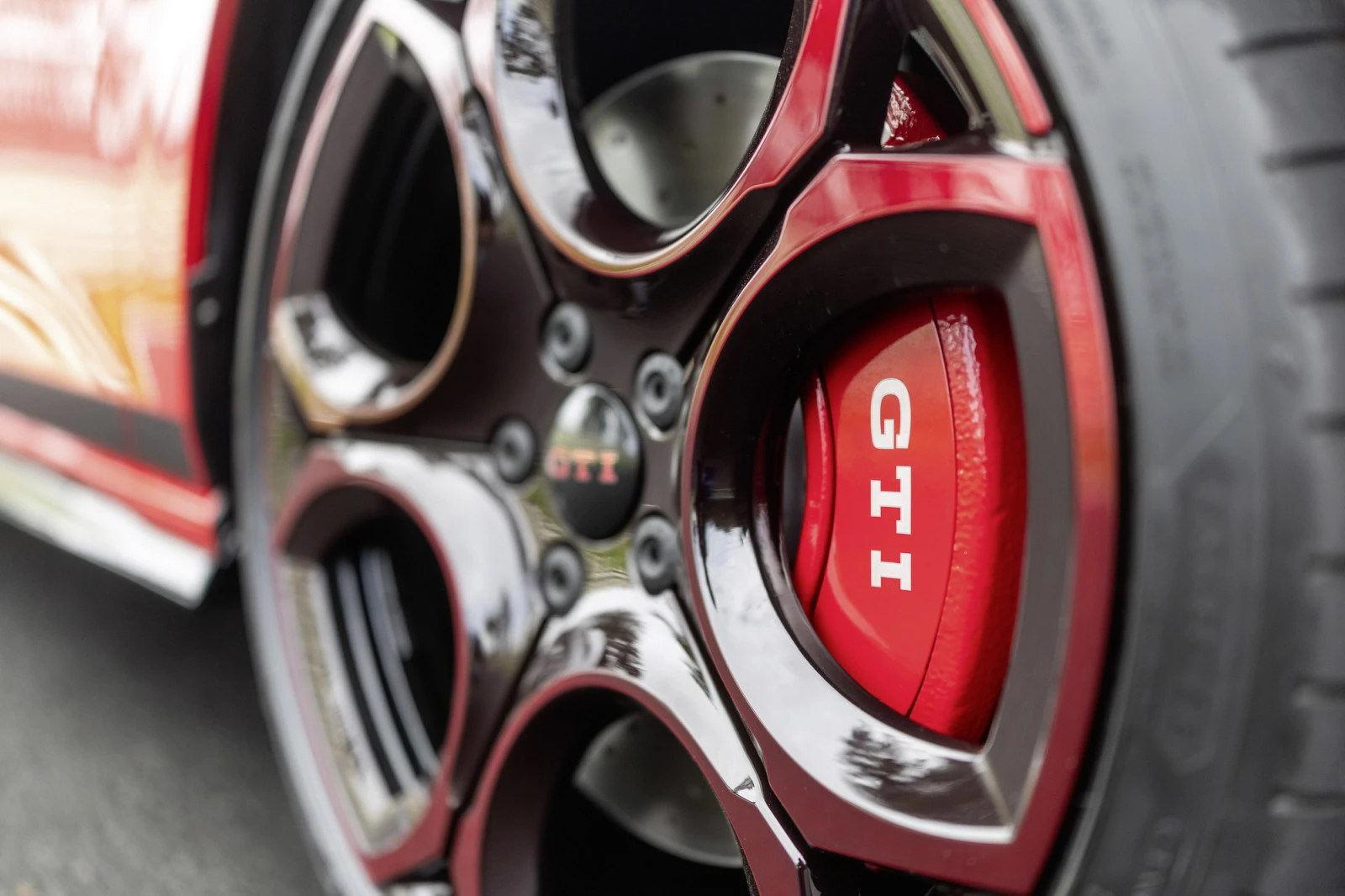 Έτσι το Volkswagen Golf GTI έσπασε το ρεκόρ του στο Nürburgring