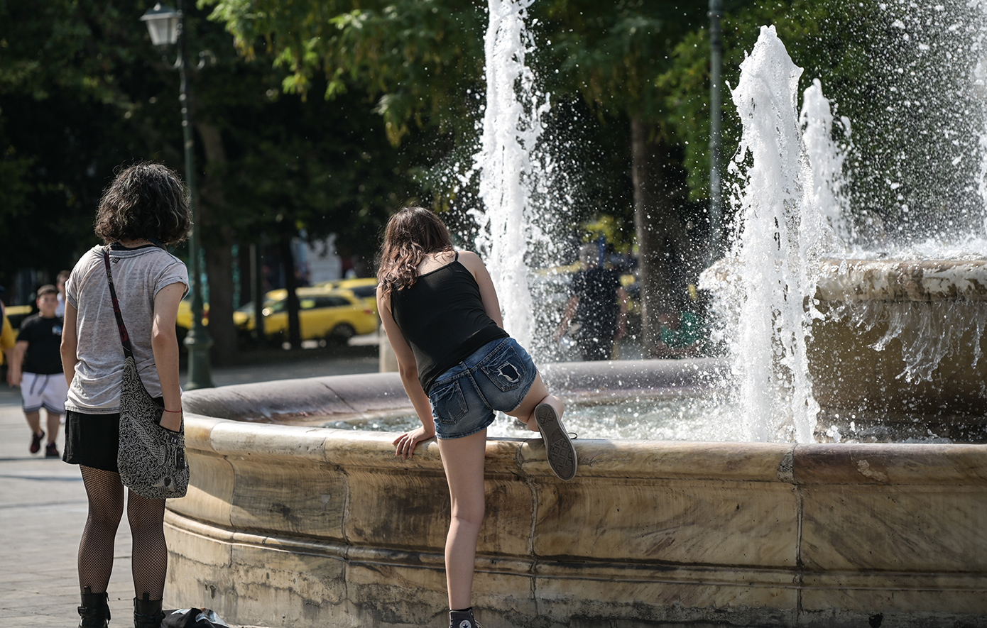 Καύσωνας: Είναι καλύτερα να έχουμε ρεύμα ή κλειστά παράθυρα; – Ο ειδικός εξηγεί