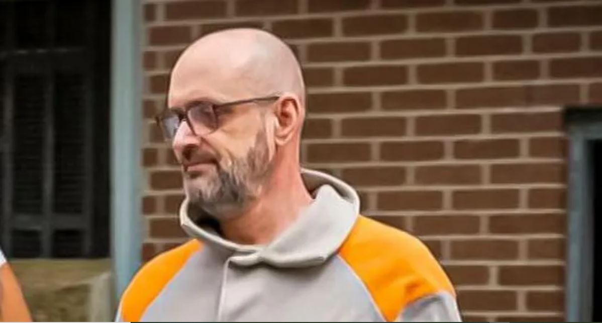 Βρετανία: 54χρονος έδωσε 1.760 ευρώ σε γείτονά του για να δολοφονήσει τη γυναίκα του – «Ο θάνατος της ταιριάζει»