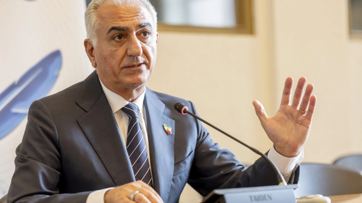 Νέο μήνυμα από τον γιο του Σάχη στους Ιρανούς: «Το καθεστώς καταρρέει»