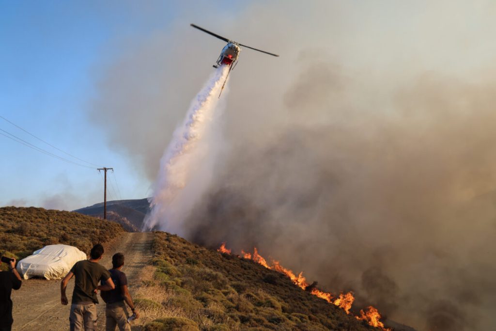 Χωρίς ενεργό μέτωπο μετά από τρεις ημέρες η φωτιά στη Χίο – Οι κάτοικοι καταγγέλλουν εμπρησμό