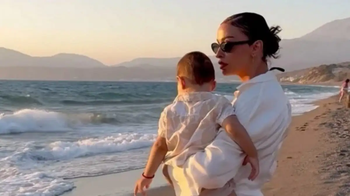 Ελένη Φουρέιρα: Οικογενειακές στιγμές στην παραλία με τον Α.Μποτία και τον μικρό Ερμή (φωτο)