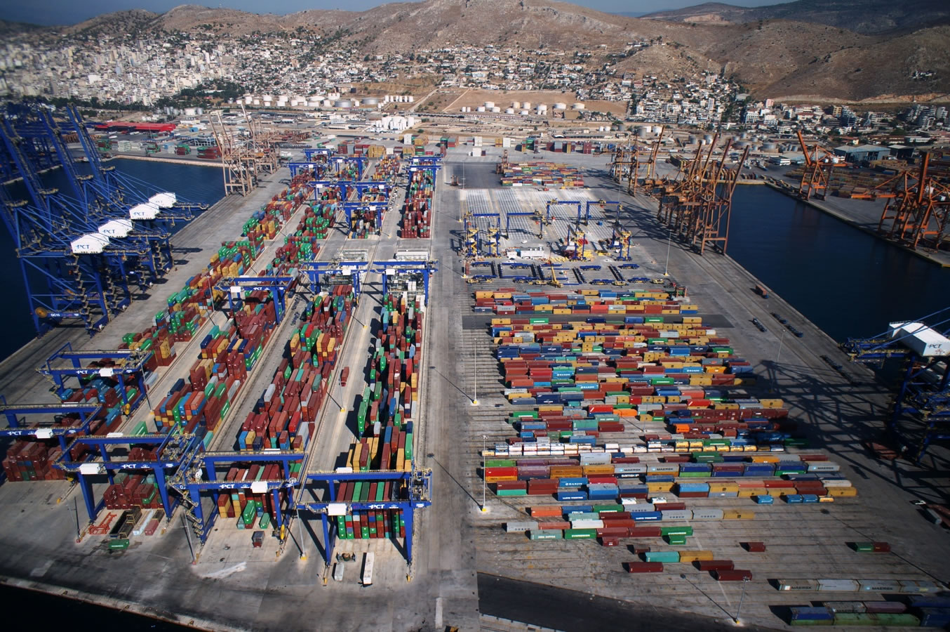 Έφοδος της ΕΛΑΣ σε τελωνείο του Πειραιά για απάτη κατά της Ε.Ε. – Εντοπίστηκαν 4,5 εκατ. ευρώ