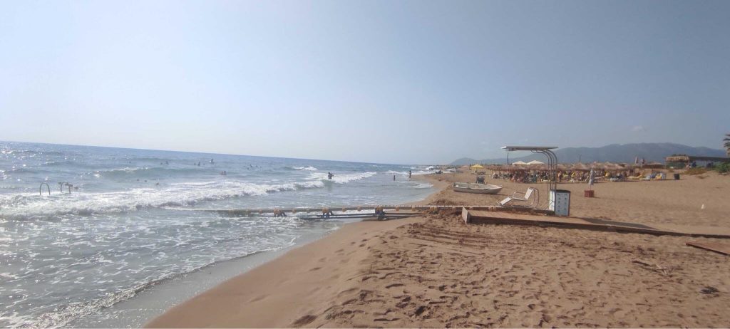 Στιγμές τρόμου για μια τουρίστρια στην Ηλεία: 38χρονος βγήκε γυμνός από την παραλία και προσπάθησε να τη βιάσει