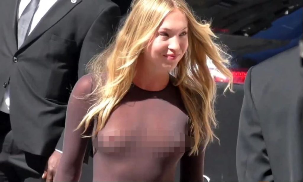 Λίλα Μος: Με το διάφανο τοπ η εντυπωσιακή 22χρονη «μαγνήτισε» τα βλέμματα – Δείτε βίντεο και φωτογραφίες