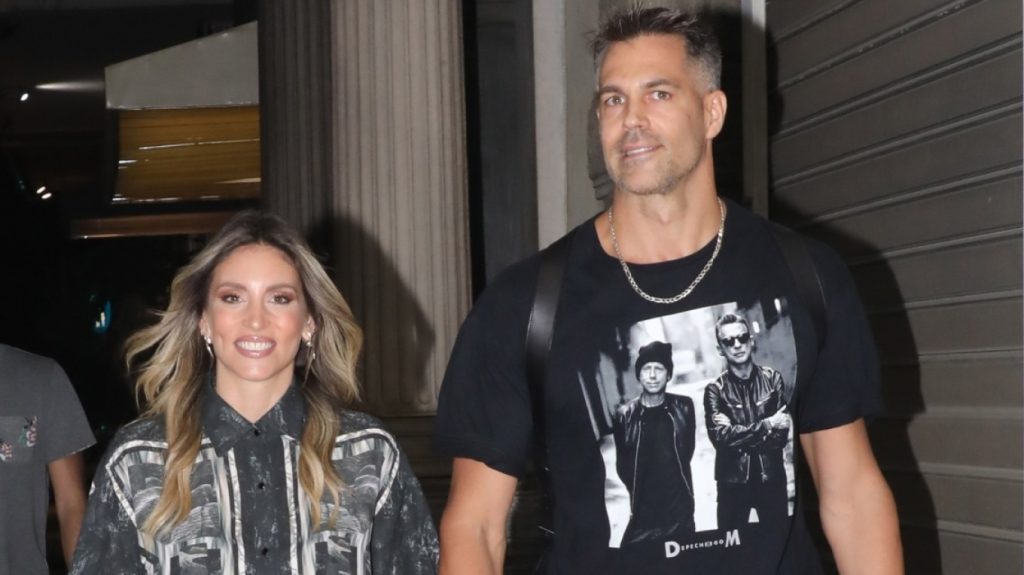 Η Αθηνά Οικονομάκου εξήγησε γιατί έδειξε στις κάμερες το μονόπετρο που της έκανε δώρο ο Μπρούνο Τσερέλα (βίντεο)