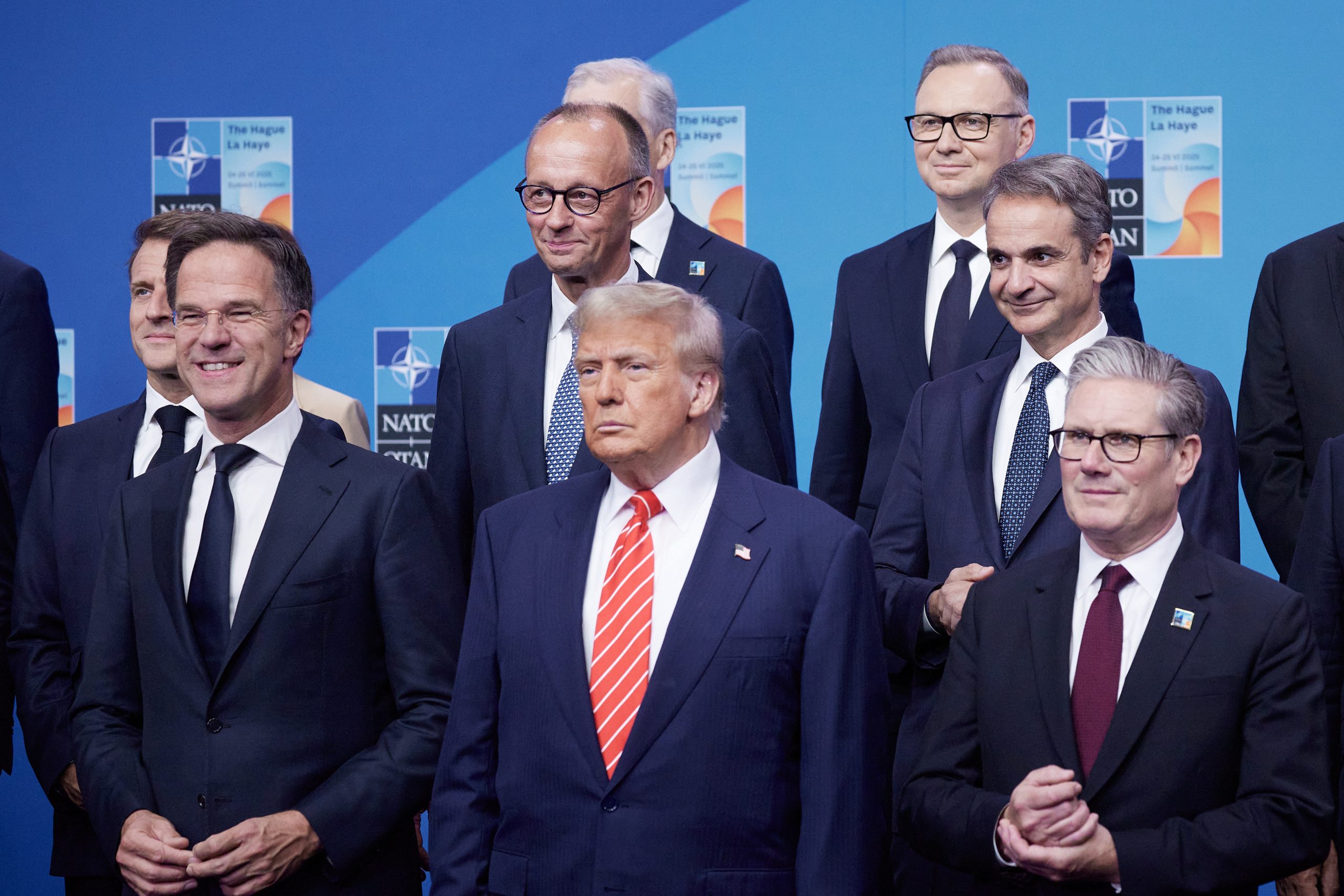 Σύνοδος κορυφής ΝΑΤΟ: Οι απέλπιδες προσπάθειες του Κ.Μητσοτάκη να πλησιάσει τον Ντ.Τραμπ