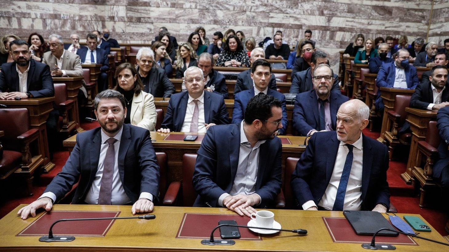 Το ΠΑΣΟΚ αφήνει ανοικτό το ενδεχόμενο να ζητήσει προανακριτική επιτροπή για Μ.Βορίδη και Λ.Αυγενάκη