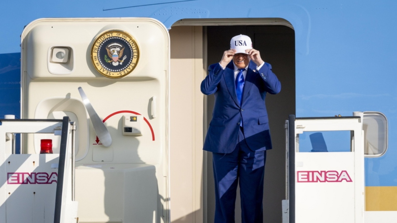 Με το τραγούδι «Hey Daddy» παρουσίασε ο Λευκός Οίκος την άφιξη του Ν.Τραμπ στη Σύνοδο του ΝΑΤΟ (βίντεο) 