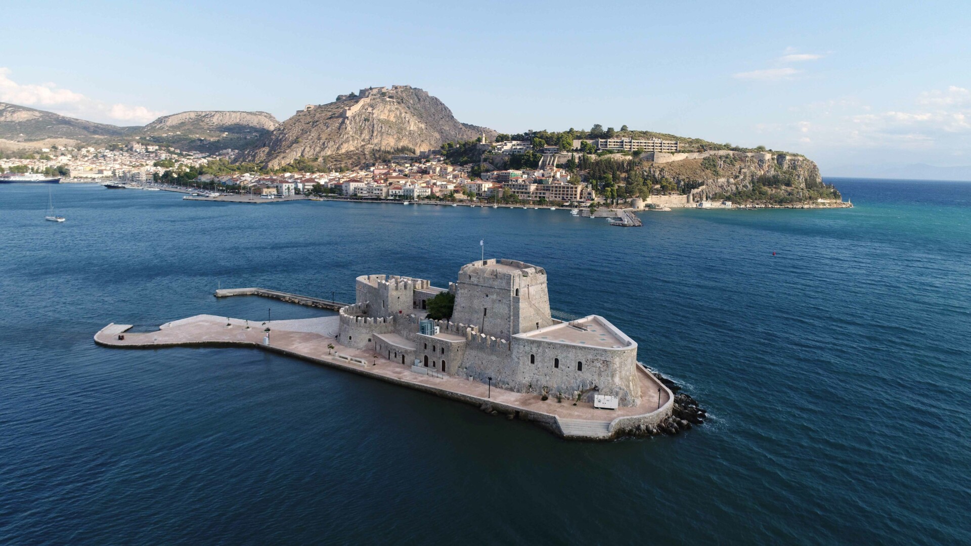 Μπούρτζι: Ποια είναι η ιστορία και το «σκοτεινό» παρελθόν του (φώτο)