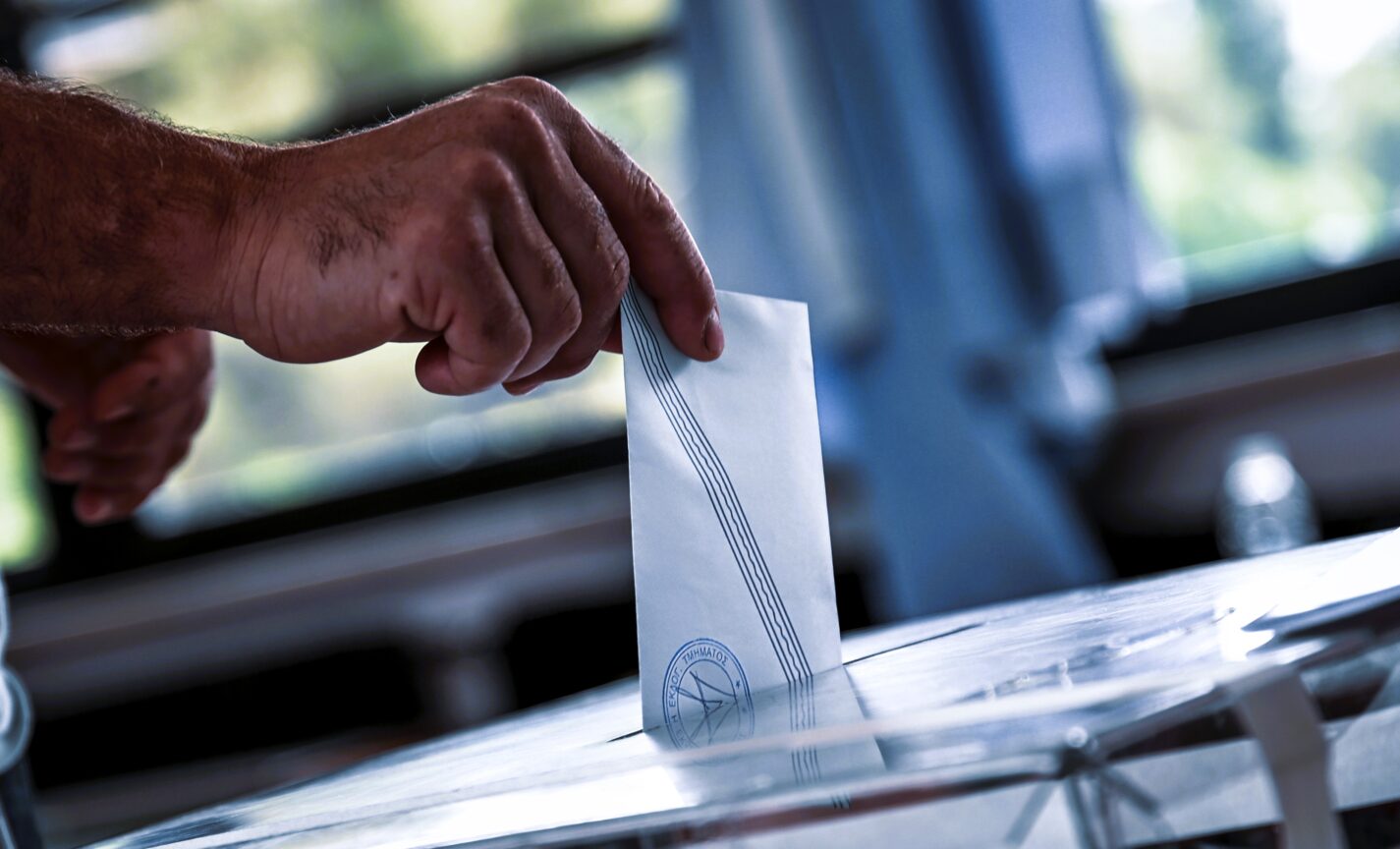 Δημοσκόπηση Interview: Στο 29,7% η ΝΔ – Στασιμότητα για τα κόμματα της αντιπολίτευσης