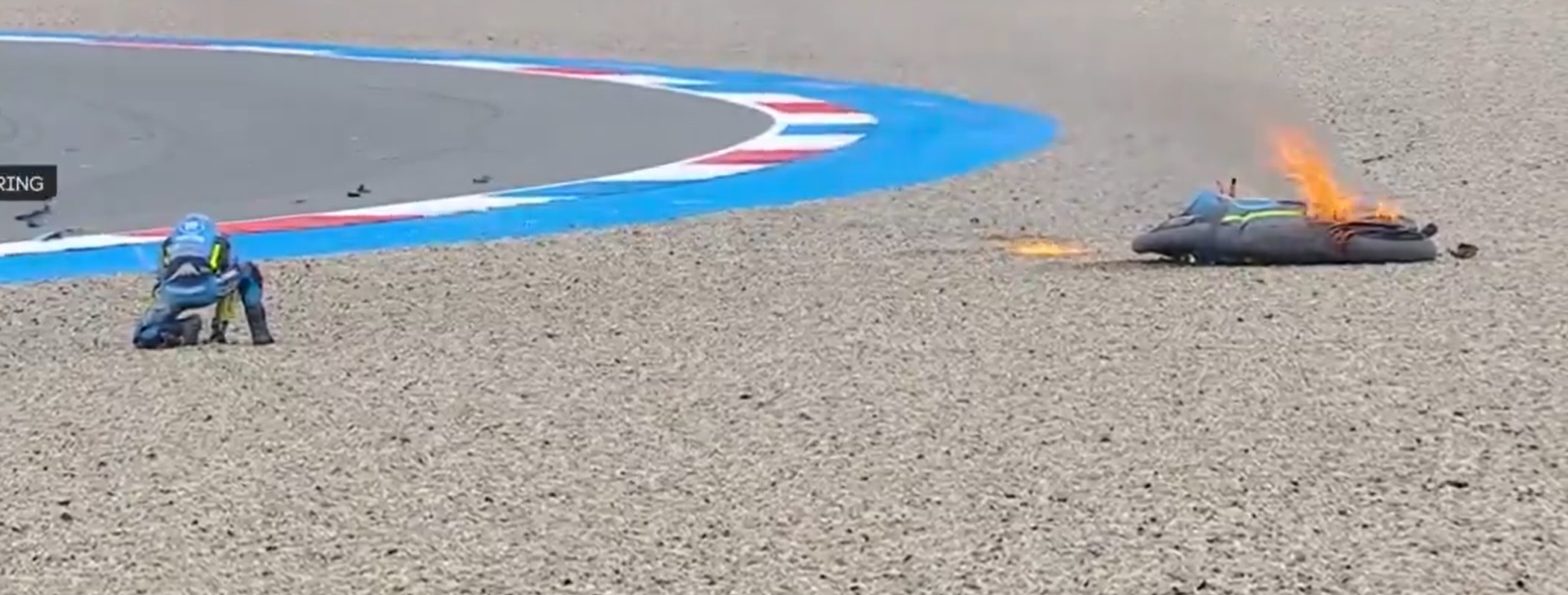 Moto GP: Η στιγμή που μηχανή «τυλίγεται» στις φλόγες μετά από τρομακτική πτώση – Δείτε βίντεο