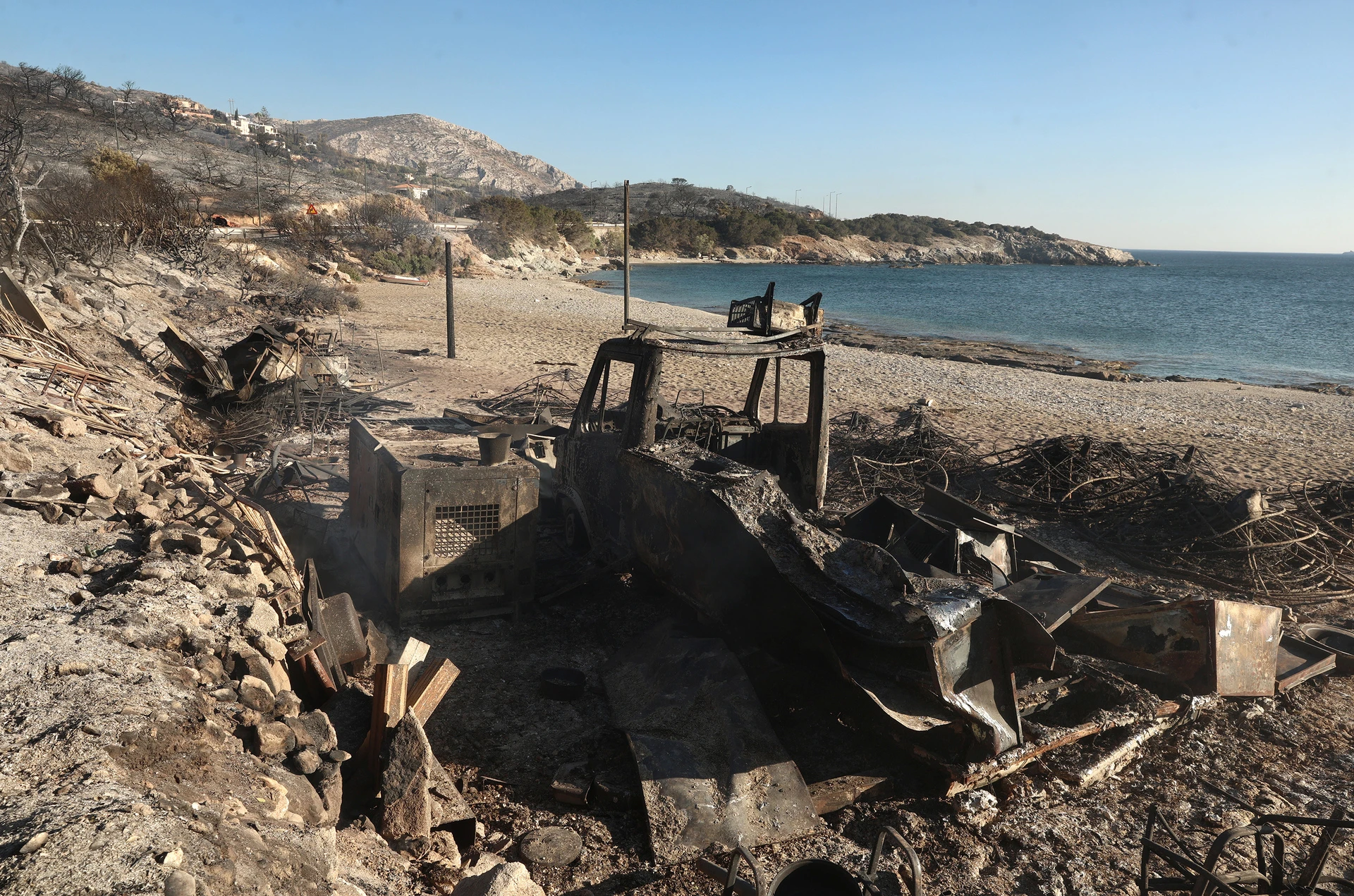 Παλαιά Φώκαια: Ξεκινά η καταμέτρηση της ζημιάς από τη φωτιά