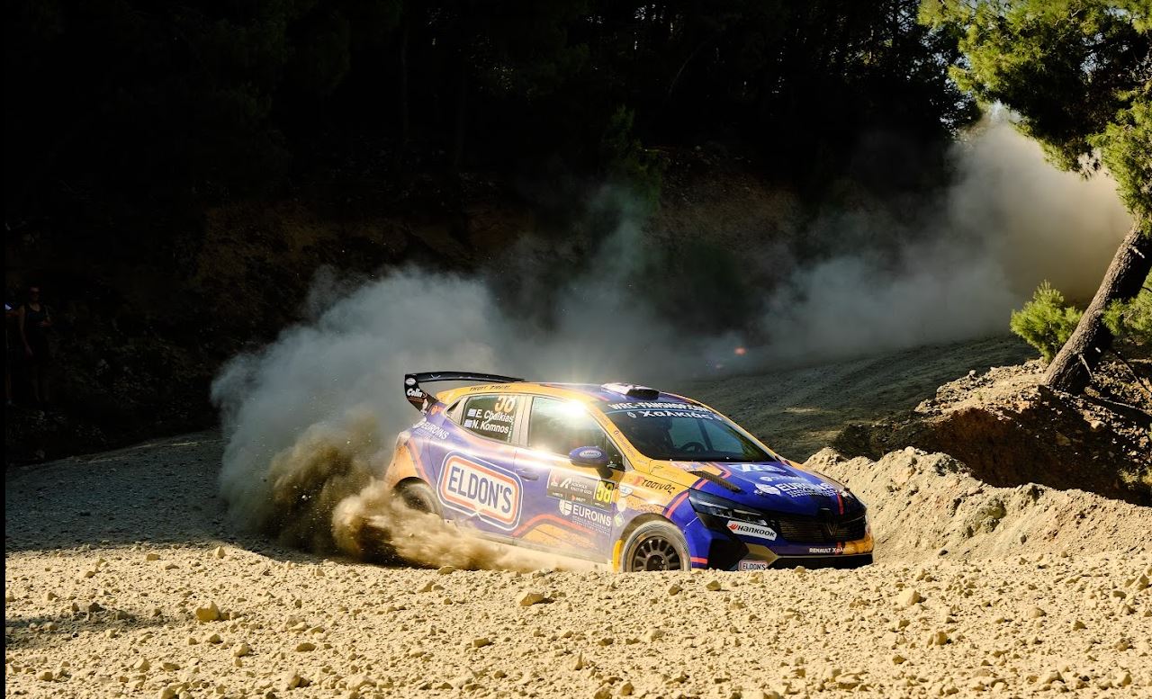EKO Ράλλυ Ακρόπολις 2025: Κλατάρισμα ελαστικού για τον Τιερί Νεβίλ – Δείτε εντυπωσιακές εικόνες