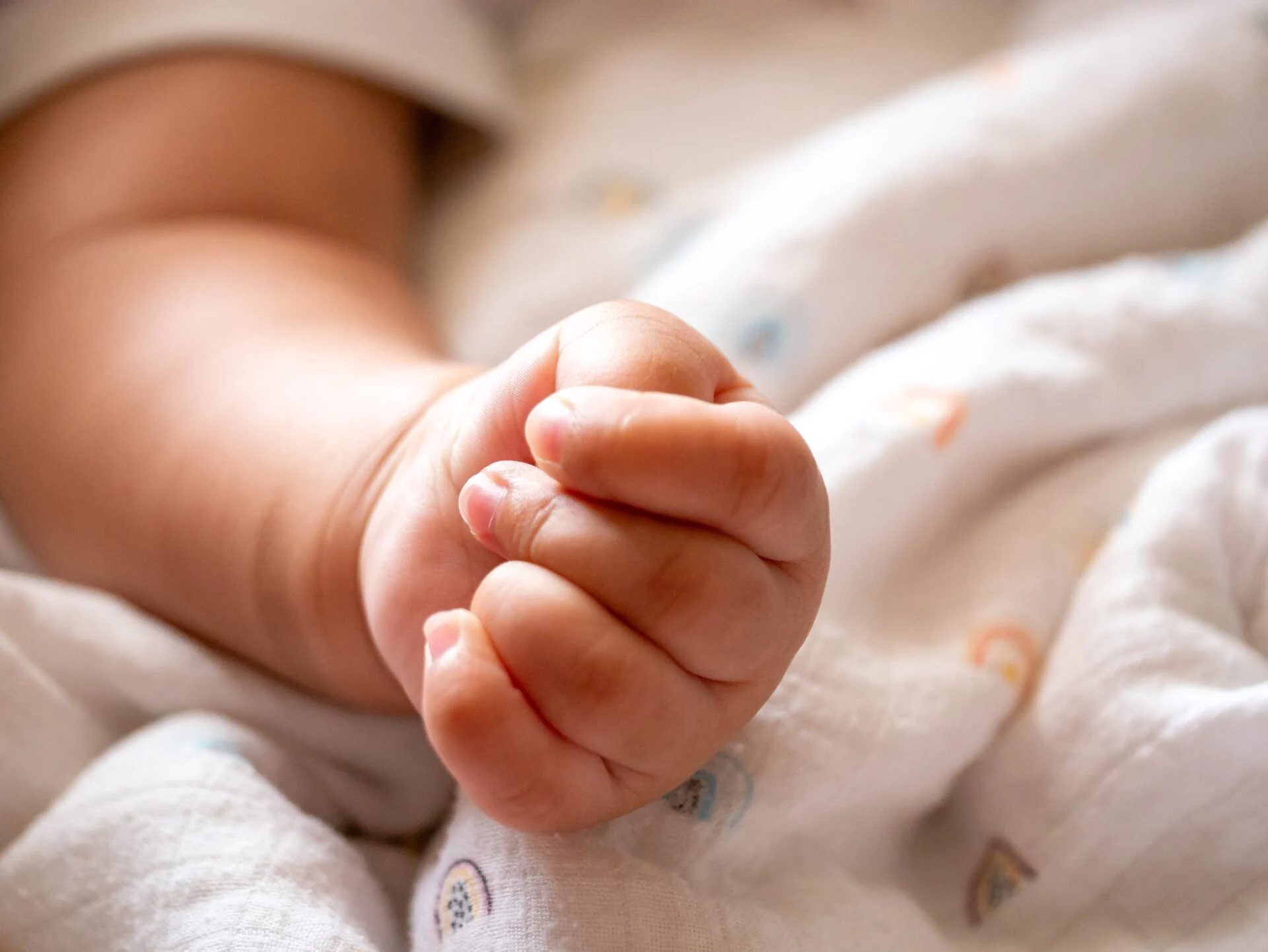 Θήβα: Άφησαν μόνο του στο νοσοκομείο βρέφος 6 μηνών με τραύμα στο κεφάλι – Αναζητούνται οι γονείς του