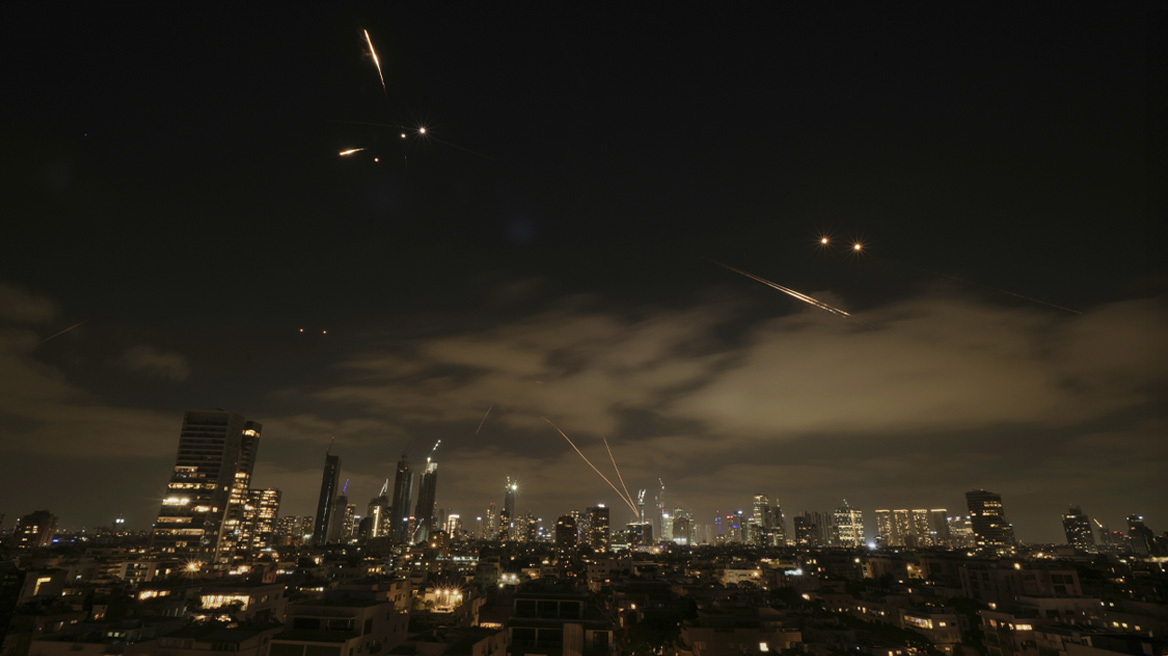 Ισραηλινός Στρατός: «Χτυπήσαμε πάνω από 900 στόχους – Σκοτώσαμε 11 πυρηνικούς επιστήμονες στο Ιράν»