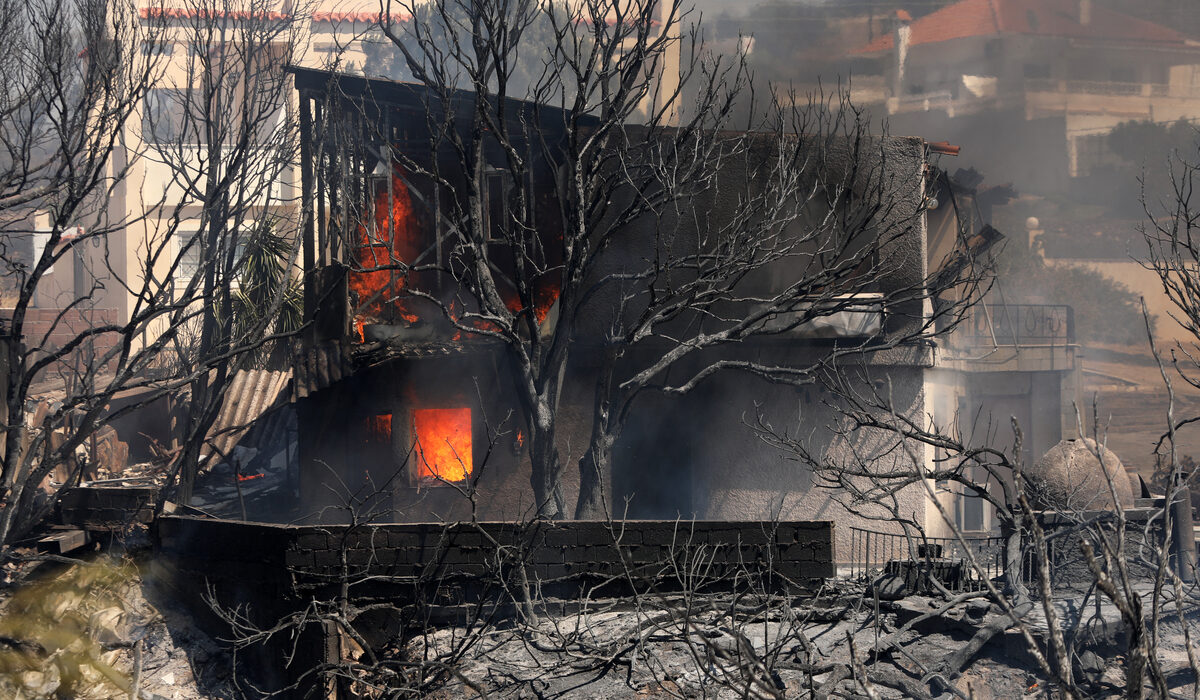 Θυμάρι: Aπό βραχυκύκλωμα σε καλώδια του ΔΕΔΔΗΕ σε ακαθάριστο οικόπεδο ξεκίνησε η μεγάλη φωτιά – Οι καταγγελίες