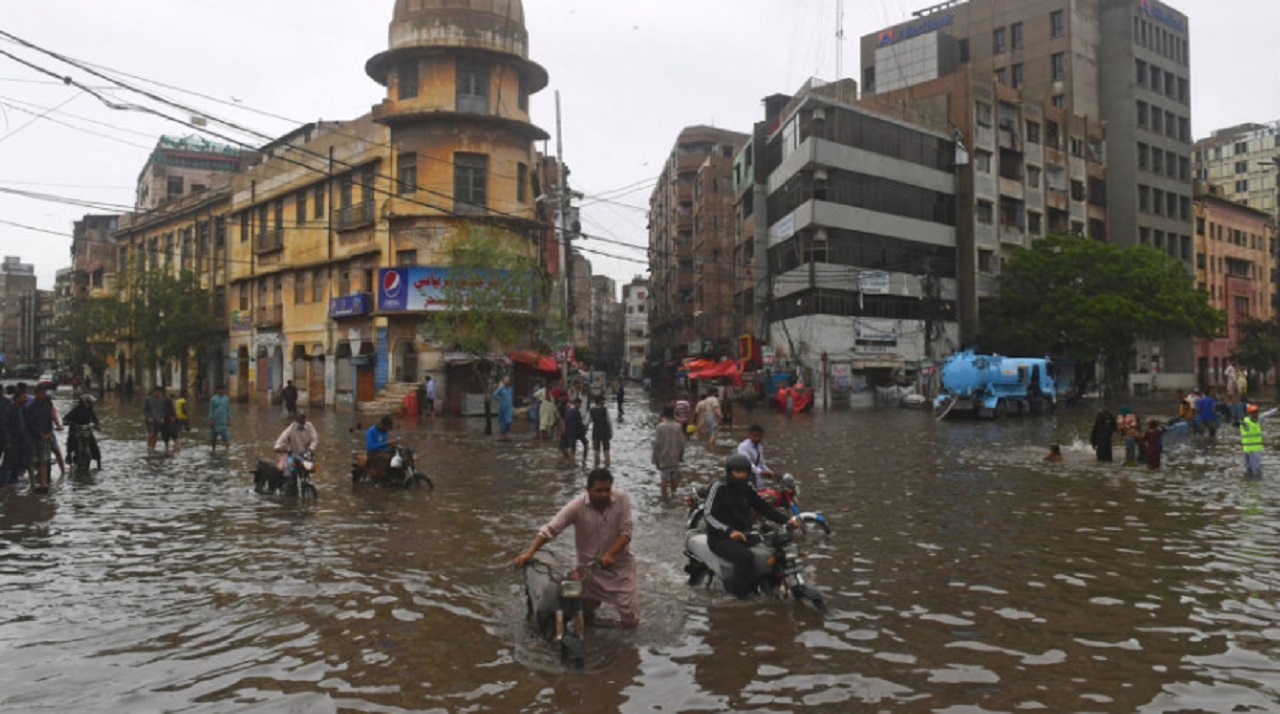 Σφοδρές πλημμύρες πλήττουν το Πακιστάν: Τουλάχιστον 24 νεκροί