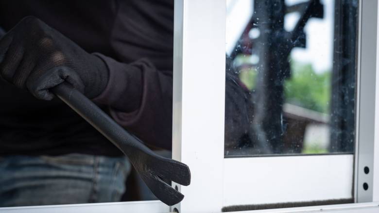 Συνελήφθησαν δύο άνδρες στη Θεσσαλονίκη – Είχαν κάνει «φύλλο και φτερό» καταστήματα και επιχειρήσεις