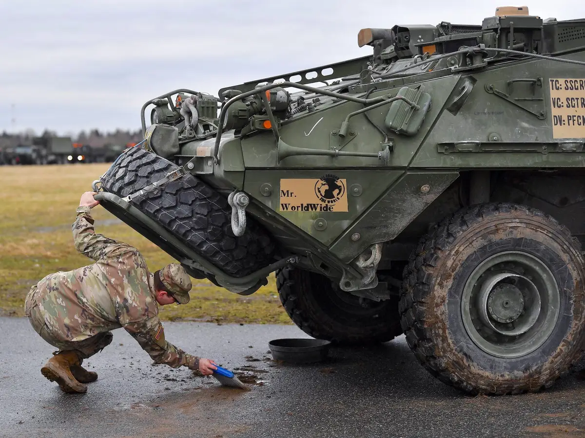 Σαν νάρκη έσκασε ρωσικό FPV σε ολλανδικό «VECTOR» των Ουκρανών στο Βολχάνσκ – Εξοντώθηκαν όλοι τους (βίντεο)