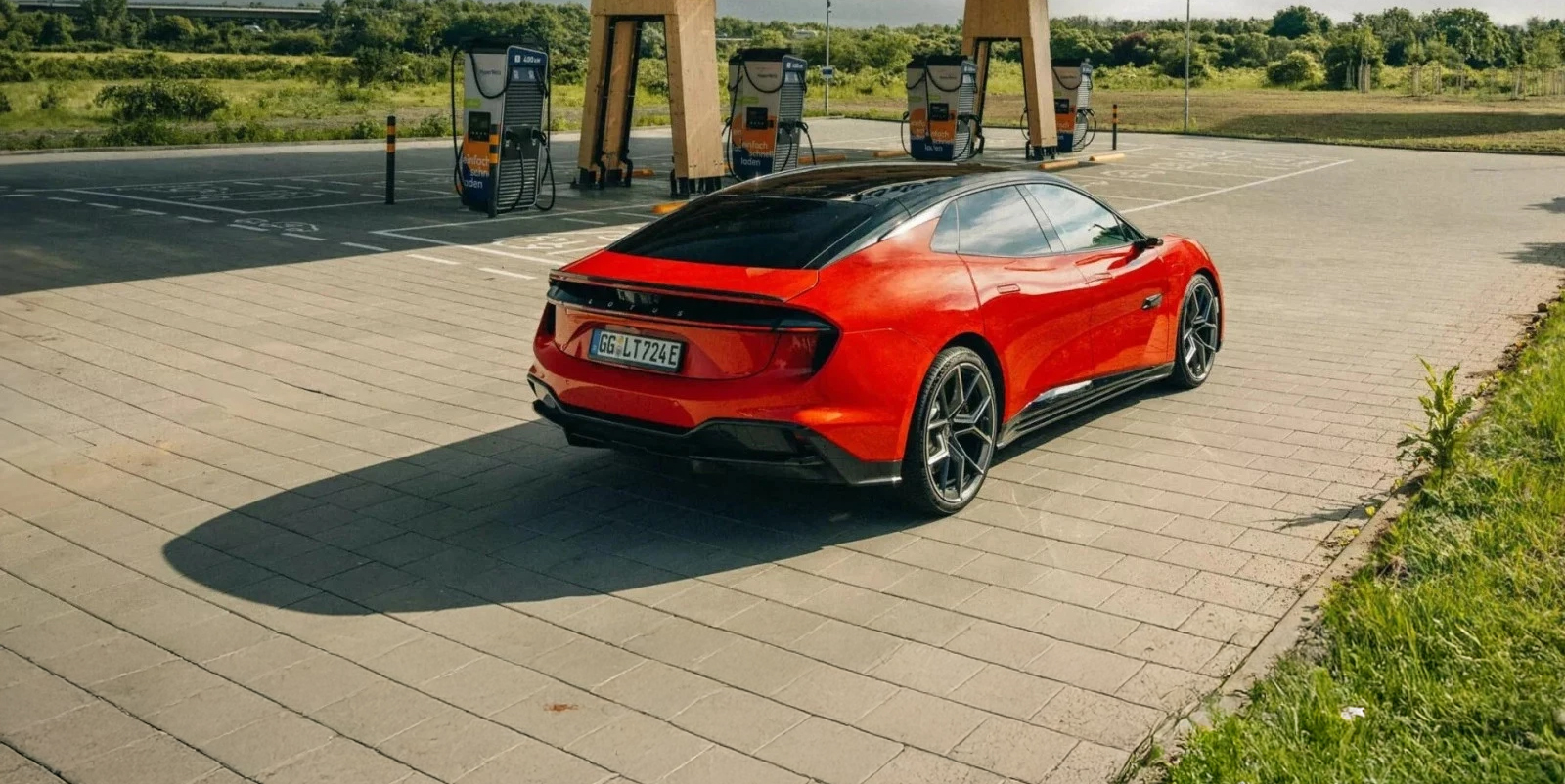 Lotus: Η ηλεκτροκίνηση της στοιχίζει σε πωλήσεις, οπότε PHEV