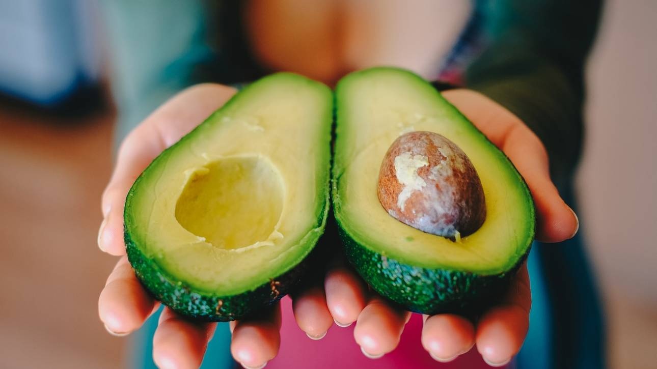 Δείτε πώς η κατανάλωση ενός αβοκάντο την ημέρα ωφελεί την υγεία