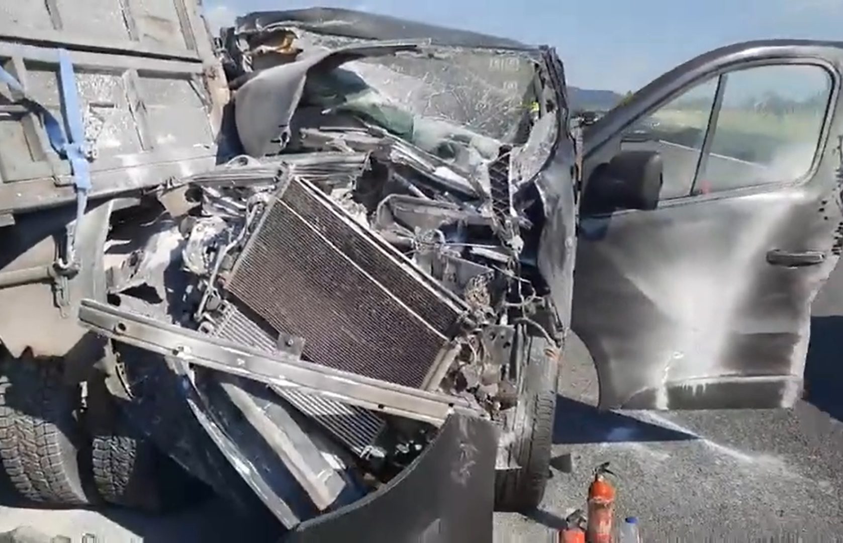 Σοβαρό τροχαίο στην Εγνατία: Επτά Σέρβοι τραυματίες μετά από σύγκρουση βαν με φορτηγό (βίντεο)